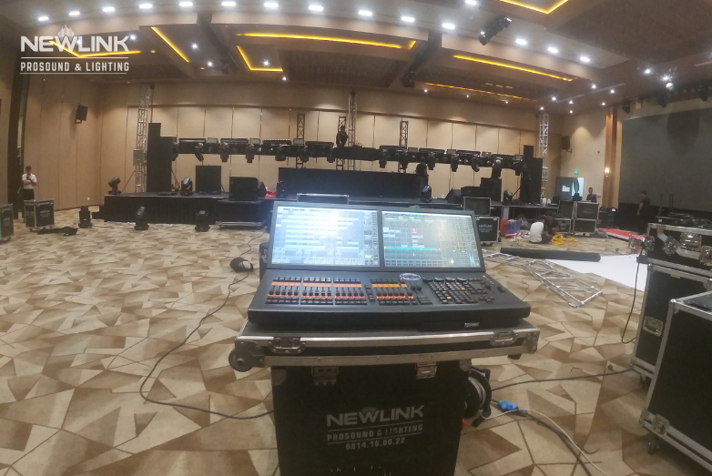 den-va-man-hinh-led-chuyen-nghiep-newlink