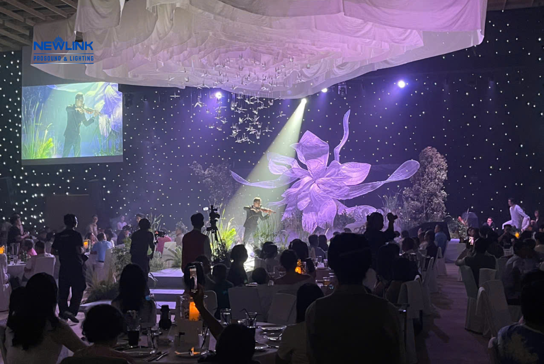 SÂN KHẤU LỄ CƯỚI SANG TRỌNG TẠI WHITE PALACE - GIẢI PHÁP ÁNH SÁNG CHUYÊN NGHIỆP NEWLINK