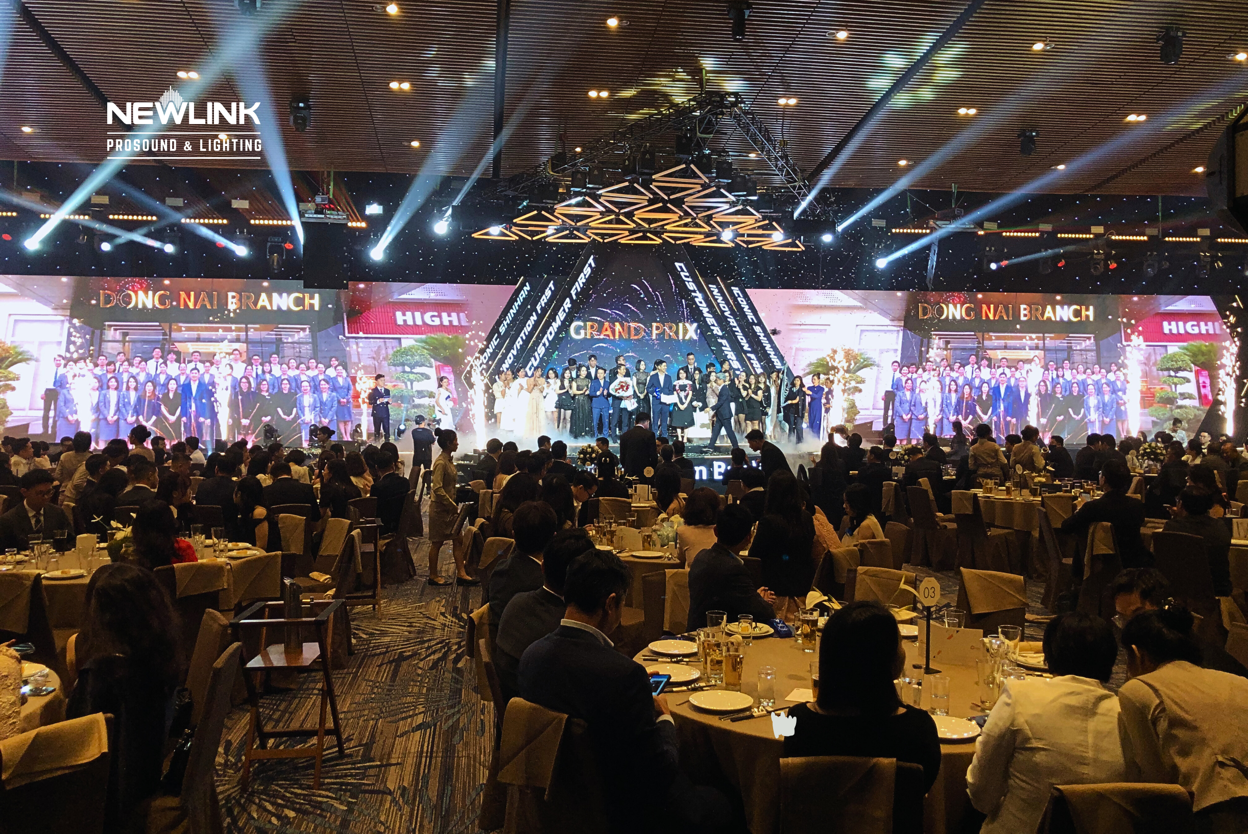 TỔ CHỨC YEAR END PARTY QUY MÔ LỚN 1000 NGƯỜI - NEWLINK X NĂM SAO MEDIA