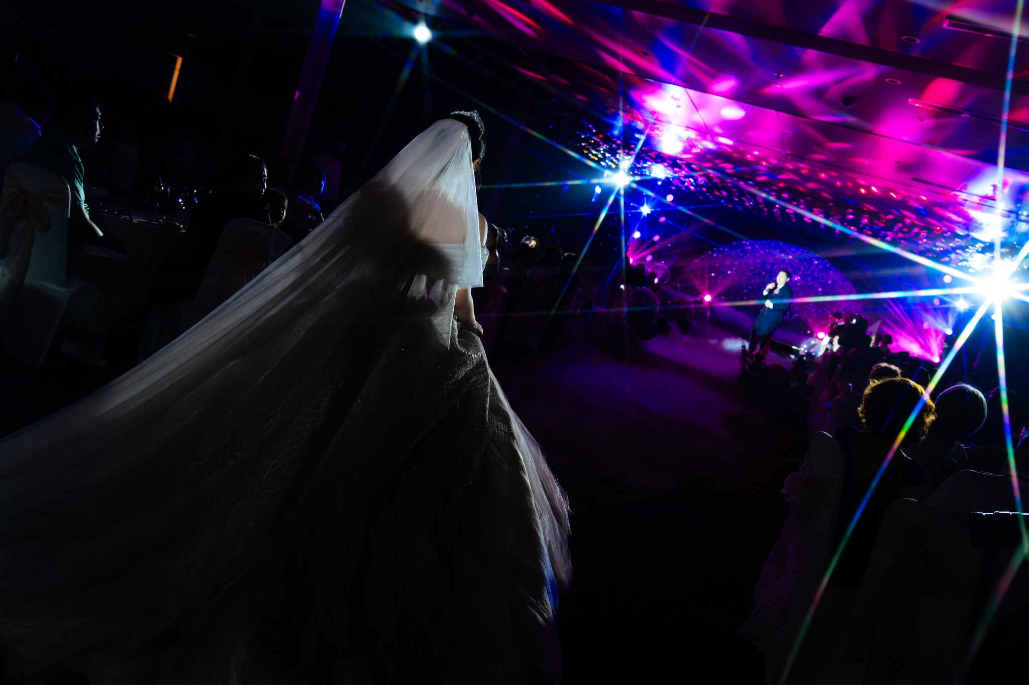 TỔ CHỨC TIỆC CƯỚI QUY MÔ 200-300 KHÁCH CÙNG DÀN ÁNH SÁNG QUỐC TẾ