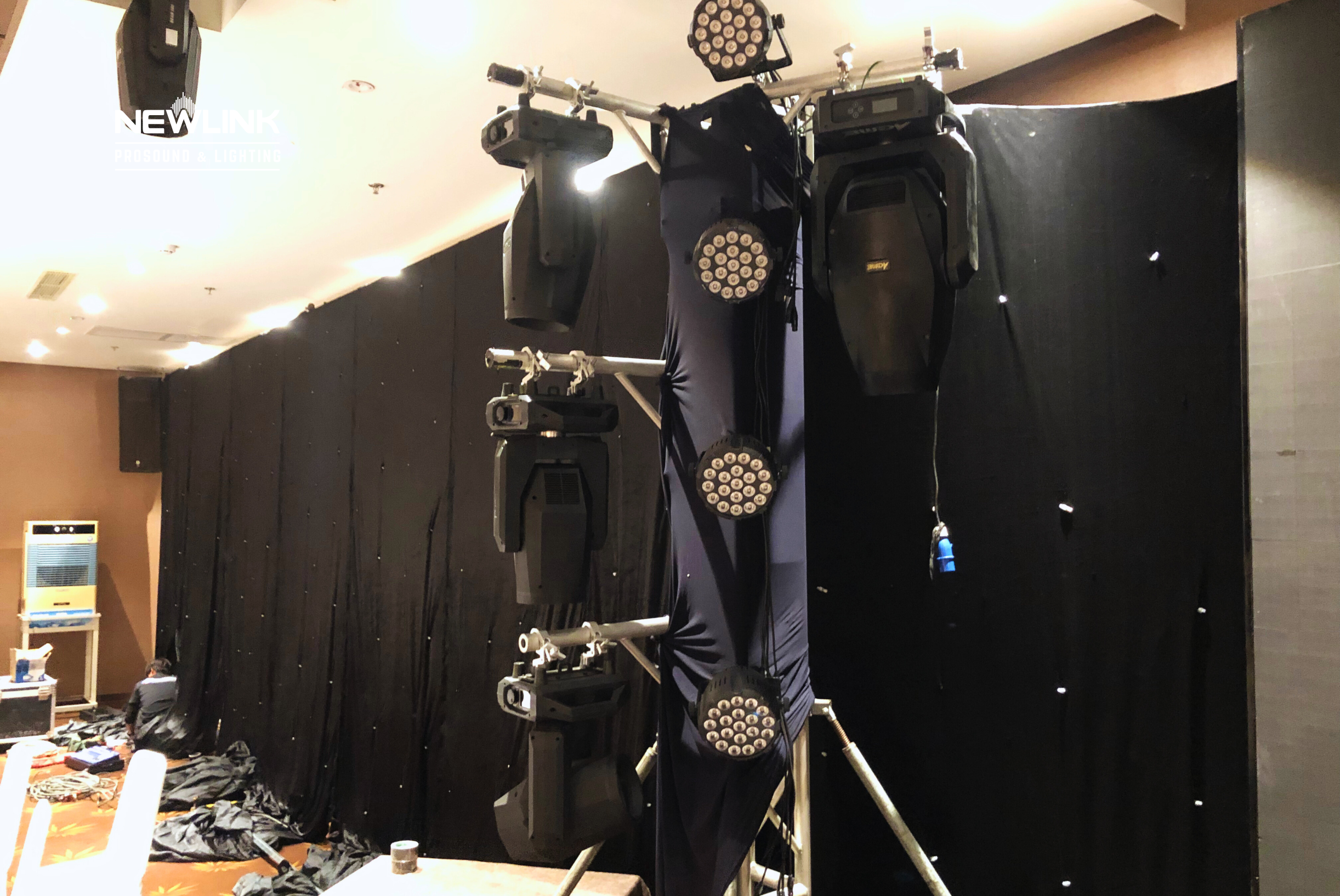 TỔ CHỨC TIỆC CƯỚI QUY MÔ 200-300 KHÁCH CÙNG DÀN ÁNH SÁNG QUỐC TẾ