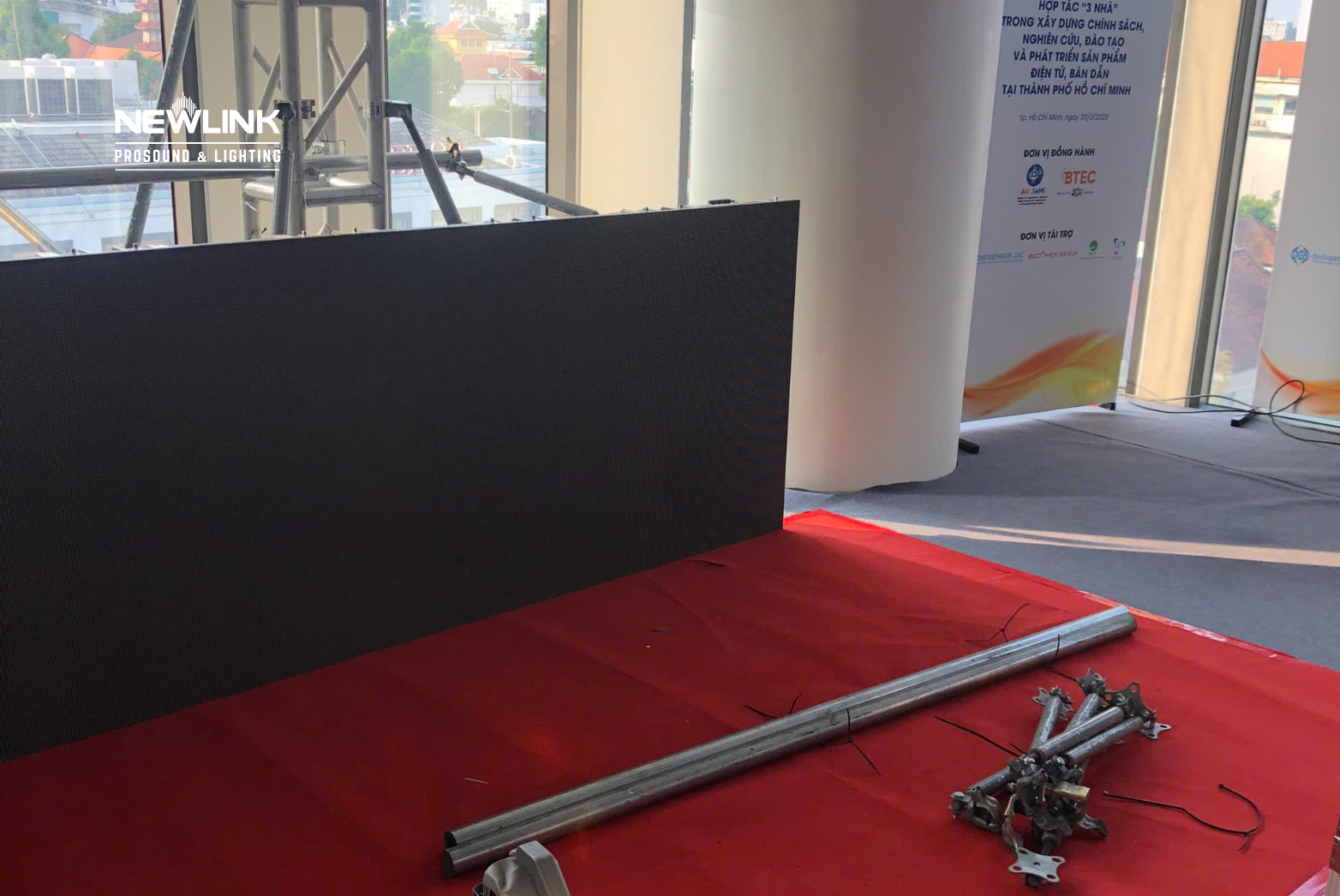 MÀN HÌNH LED HỘI THẢO CÓ THỰC SỰ CẦN THIẾT? KHI NÀO MỚI NÊN SỬ DỤNG?