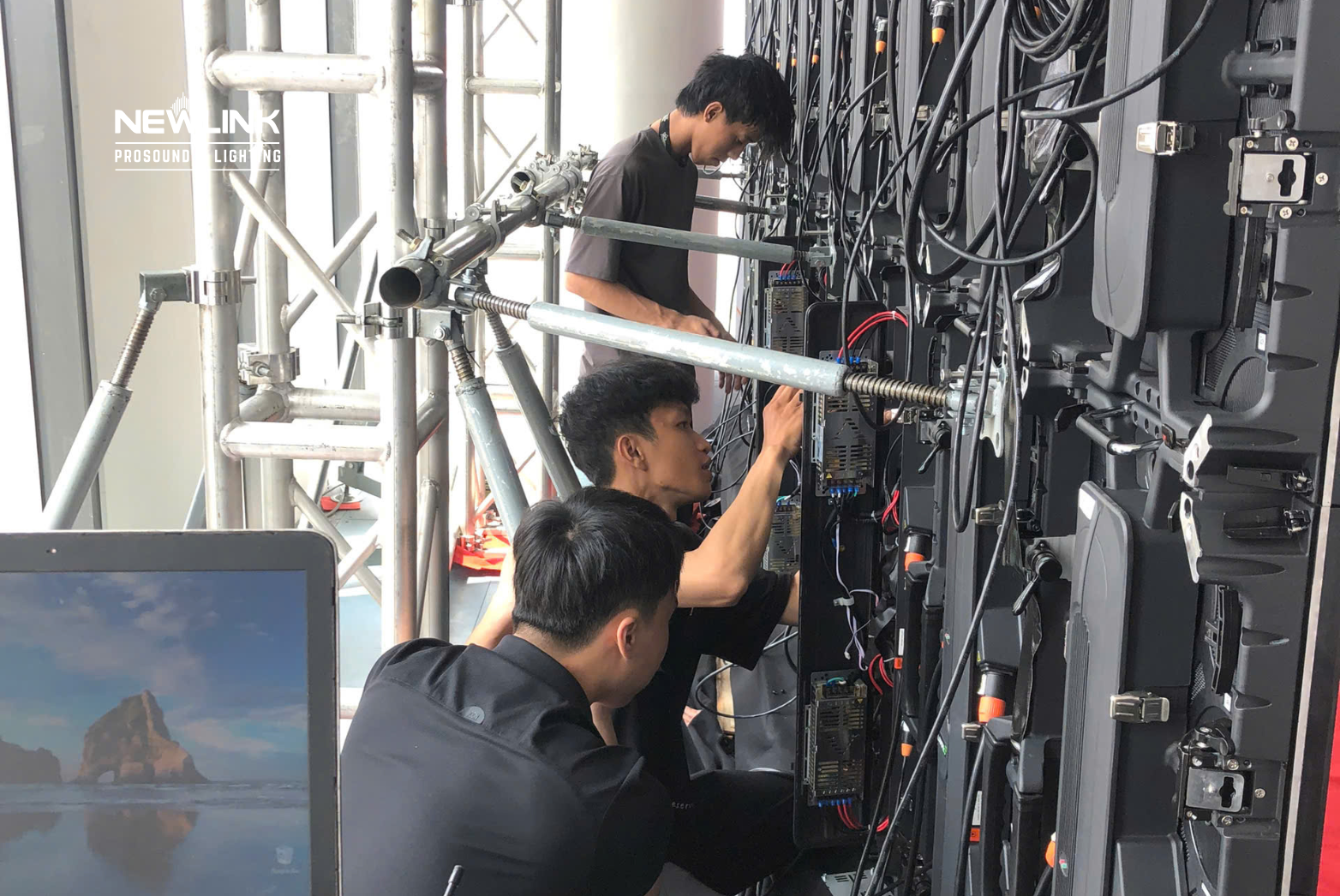 MÀN HÌNH LED HỘI THẢO CÓ THỰC SỰ CẦN THIẾT? KHI NÀO MỚI NÊN SỬ DỤNG?