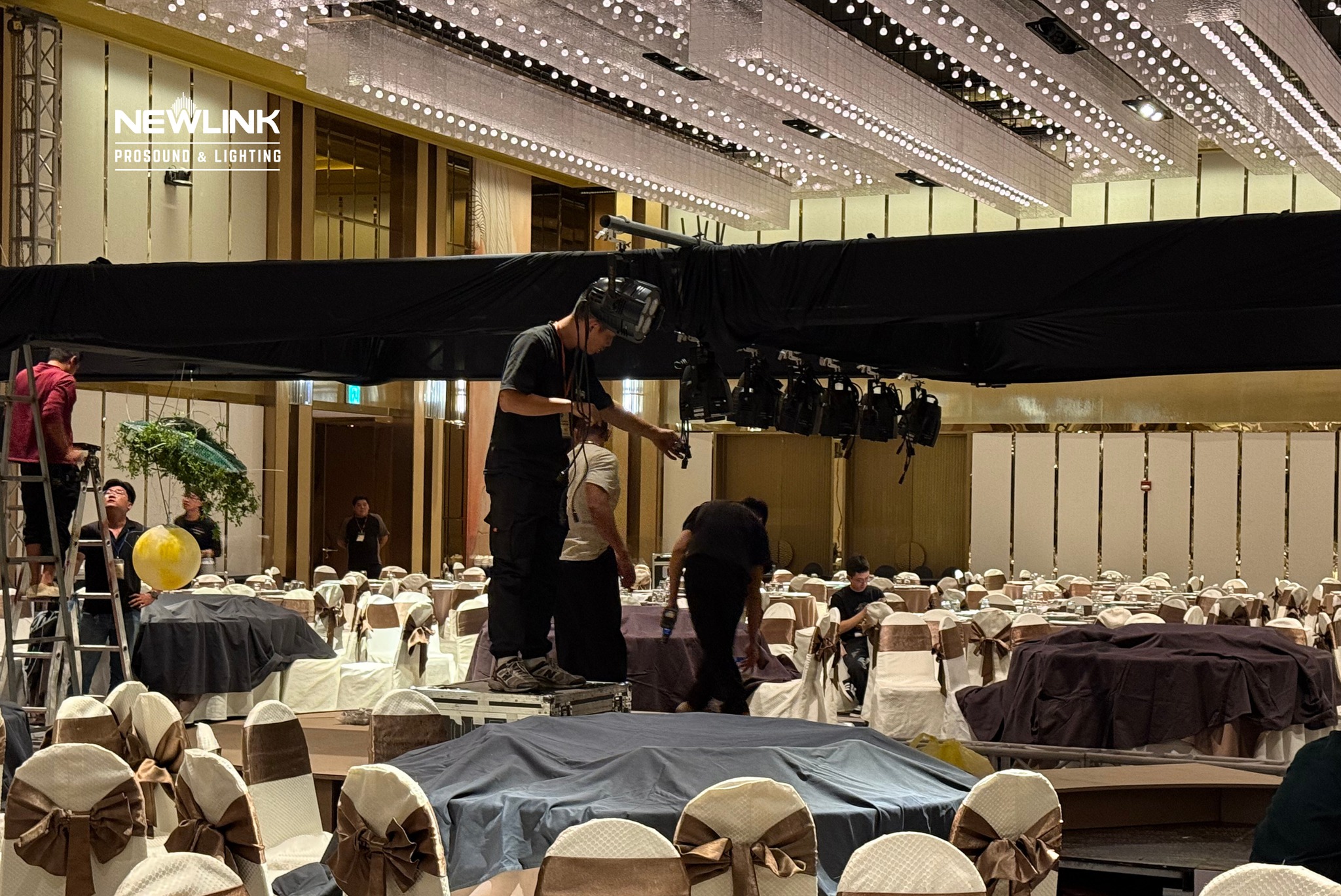 ÂM THANH ÁNH SÁNG TIỆC CƯỚI CẦN GÌ? HƯỚNG DẪN ĐẦY ĐỦ TỪ A ĐẾN Z