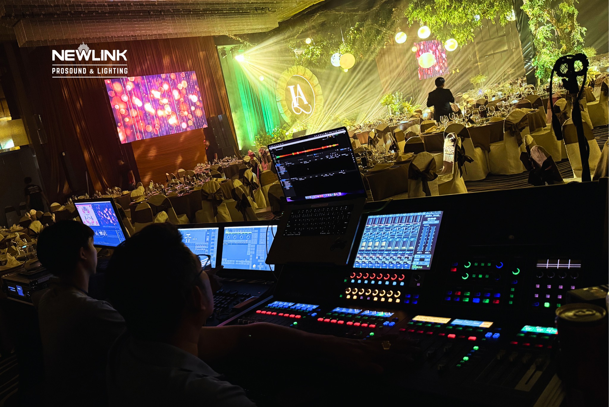 ÂM THANH ÁNH SÁNG TIỆC CƯỚI CẦN GÌ? HƯỚNG DẪN ĐẦY ĐỦ TỪ A ĐẾN Z