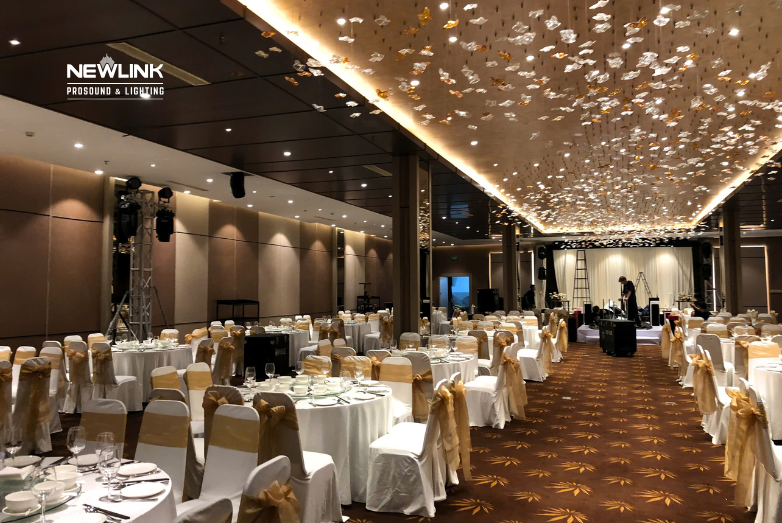 SETUP SÂN KHẤU TIỆC CƯỚI CHUẨN BALLROOM CẦN CHUẨN BỊ GÌ?